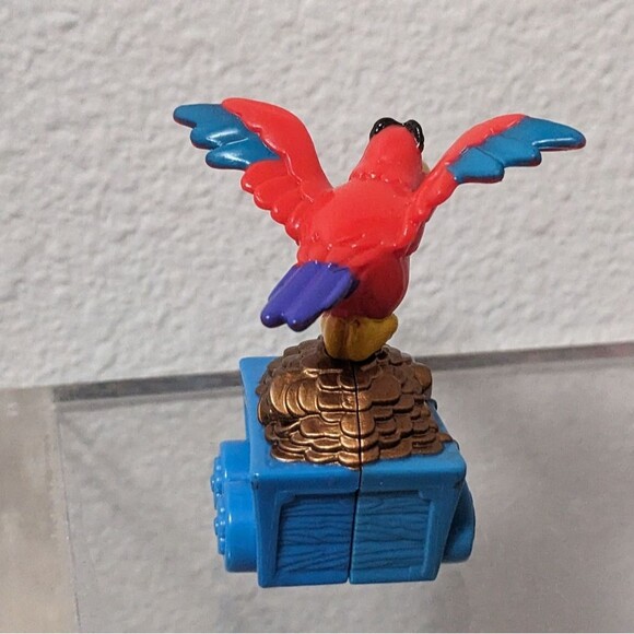 McDonalds Disney Aladdin Iago Parrot Bird On Gold Coins Cart Toy 1996, 2.25" - Picture 5 of 9